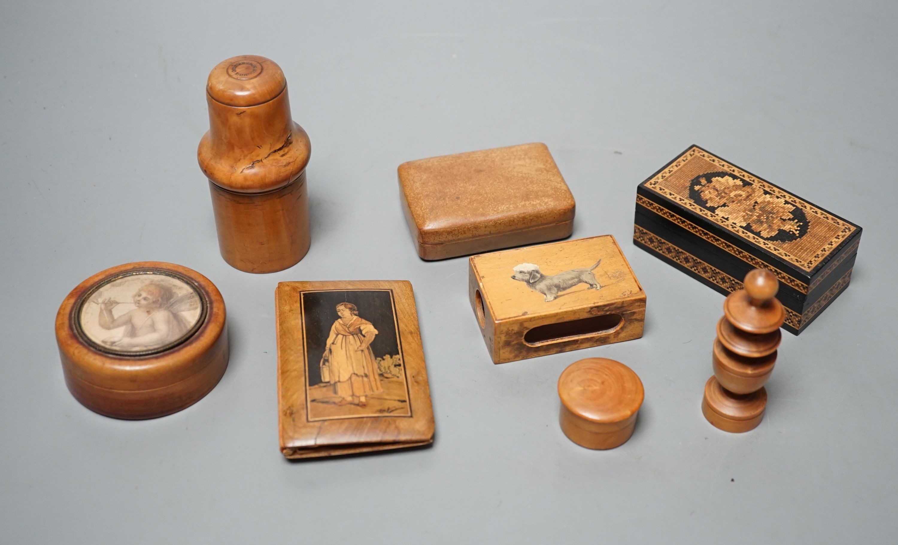 A mixed collection of small treen items and boxes to include a miniature dominos set, a Tunbridge ware ring box, etc.